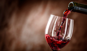 Để rót rượu vang chuẩn như chuyên gia!